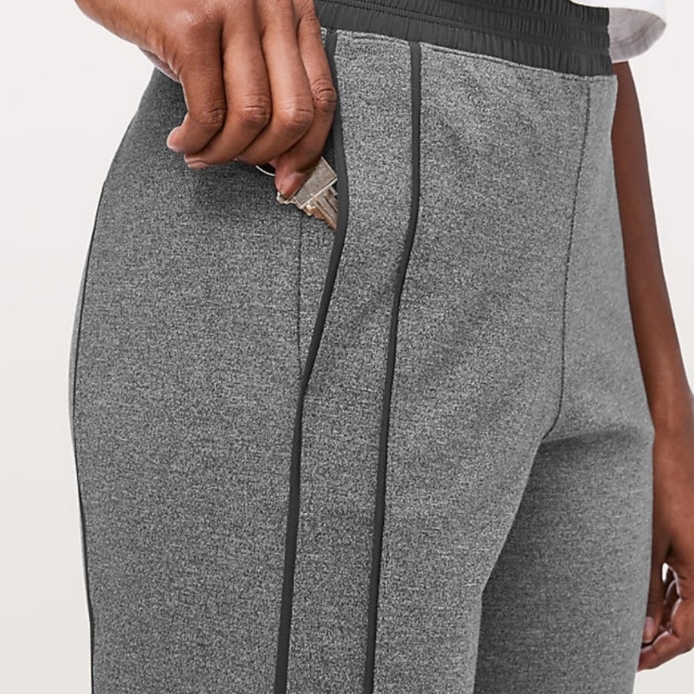 NWT Lululemon Light Strides Crop